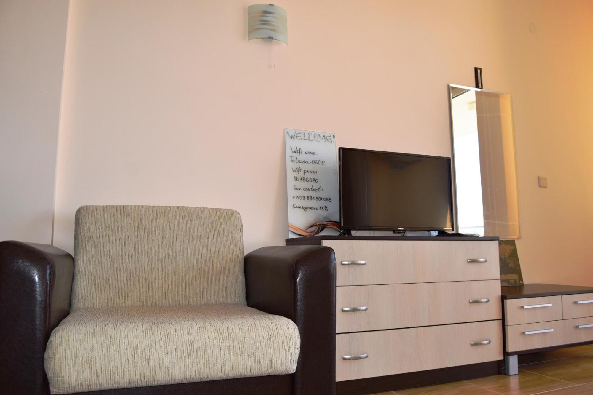 Bright Studio With Parking & Pool Sveti Vlas Exteriör bild