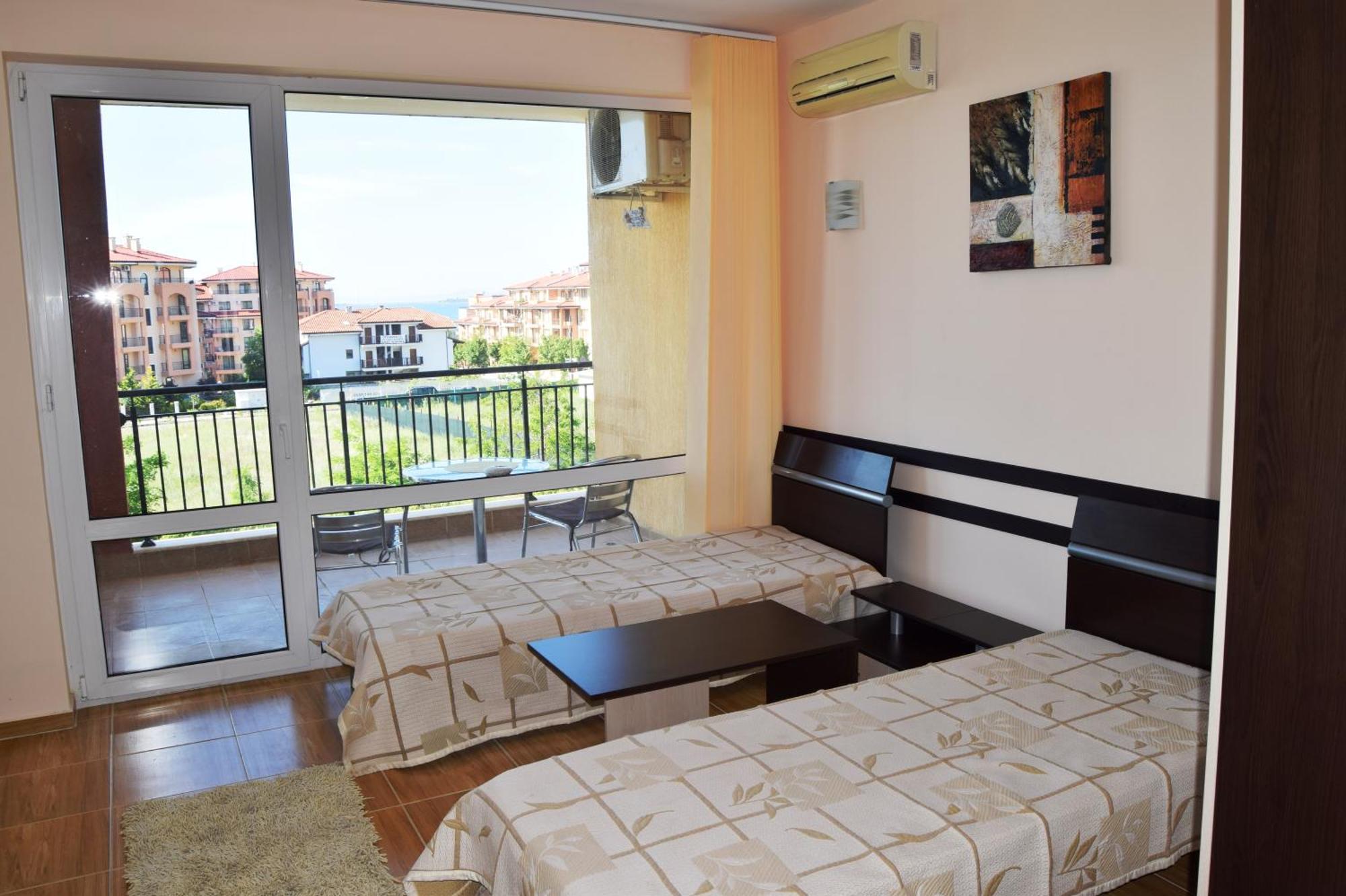 Bright Studio With Parking & Pool Sveti Vlas Exteriör bild