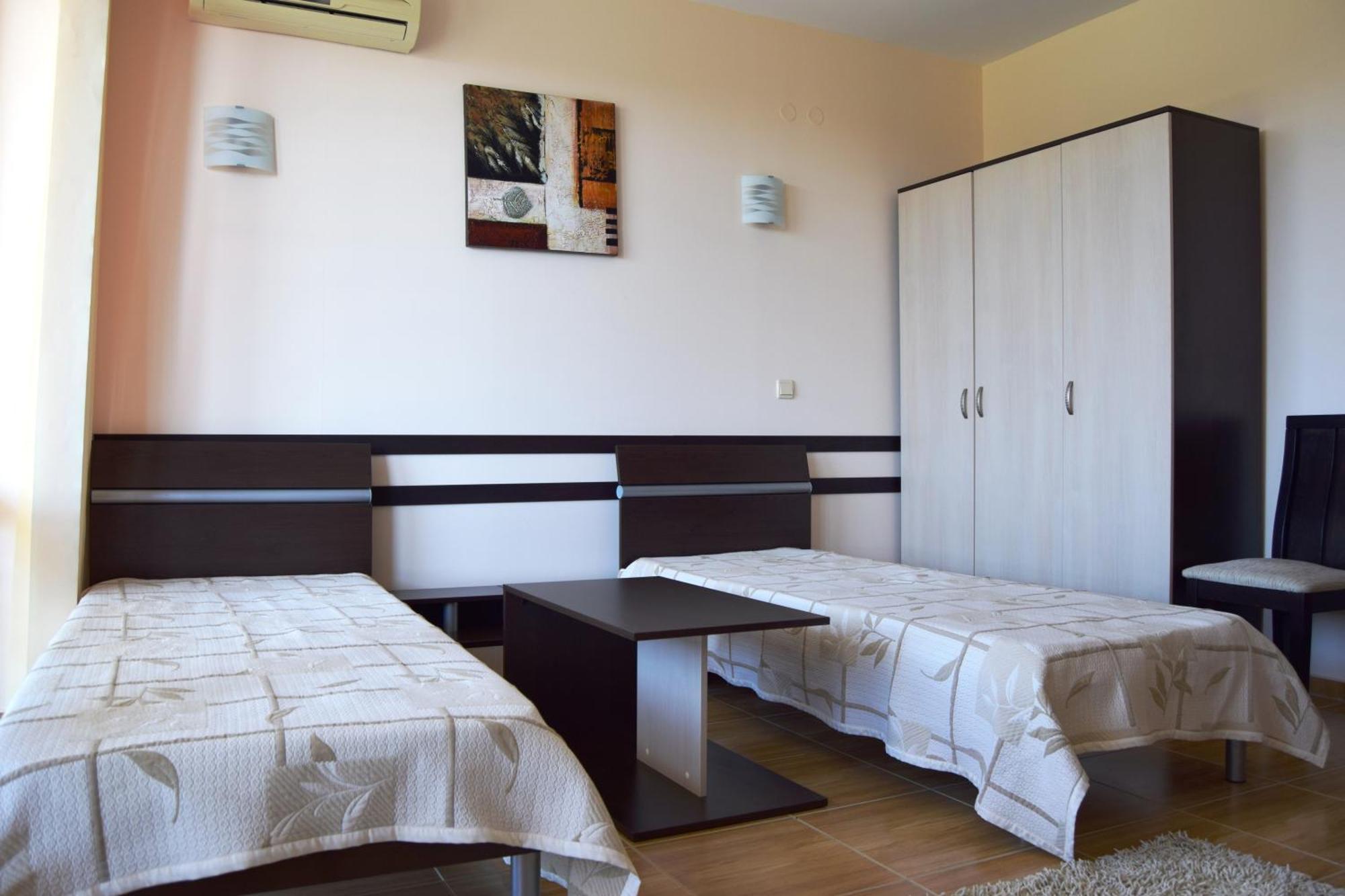 Bright Studio With Parking & Pool Sveti Vlas Exteriör bild