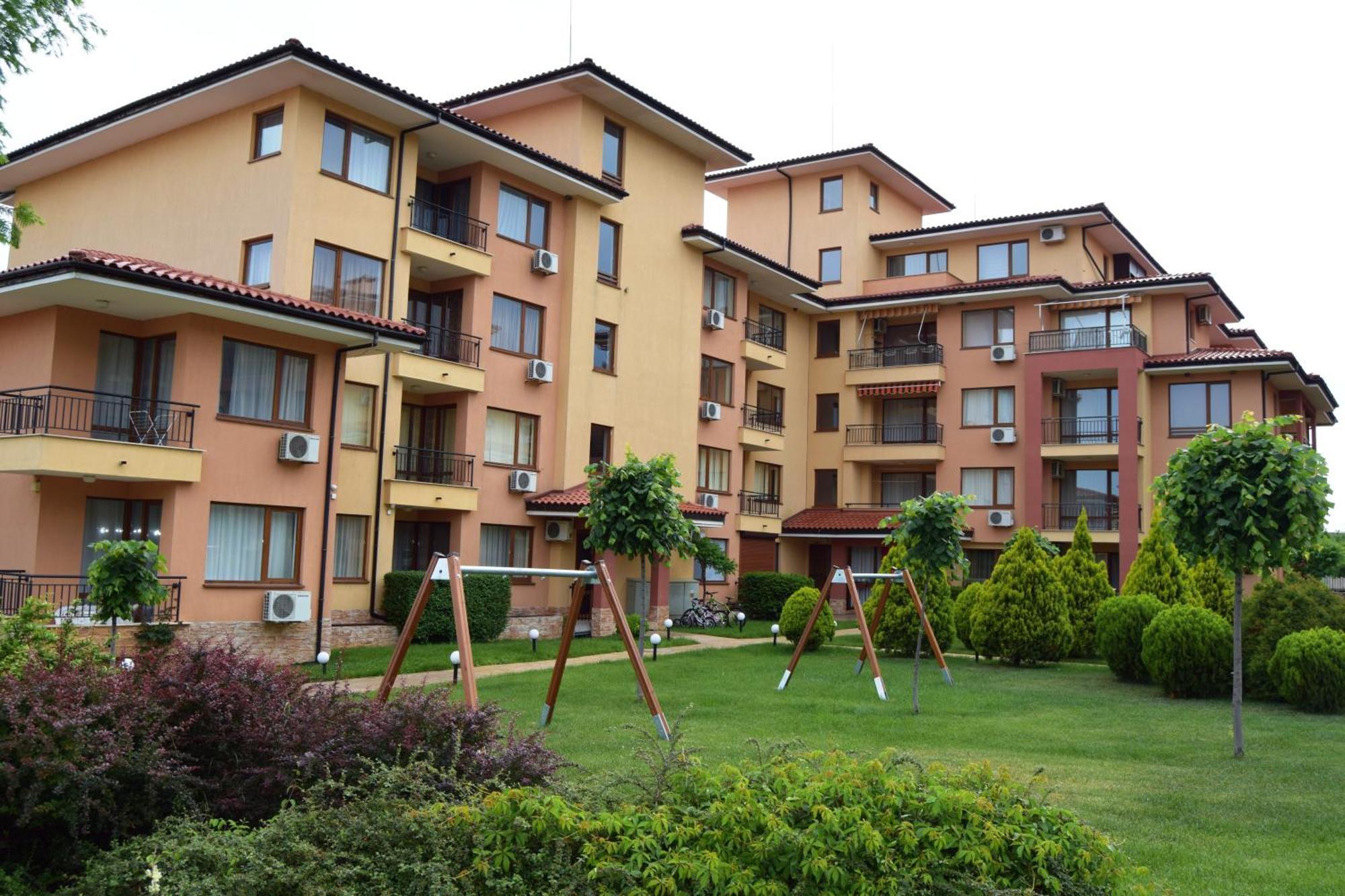 Bright Studio With Parking & Pool Sveti Vlas Exteriör bild