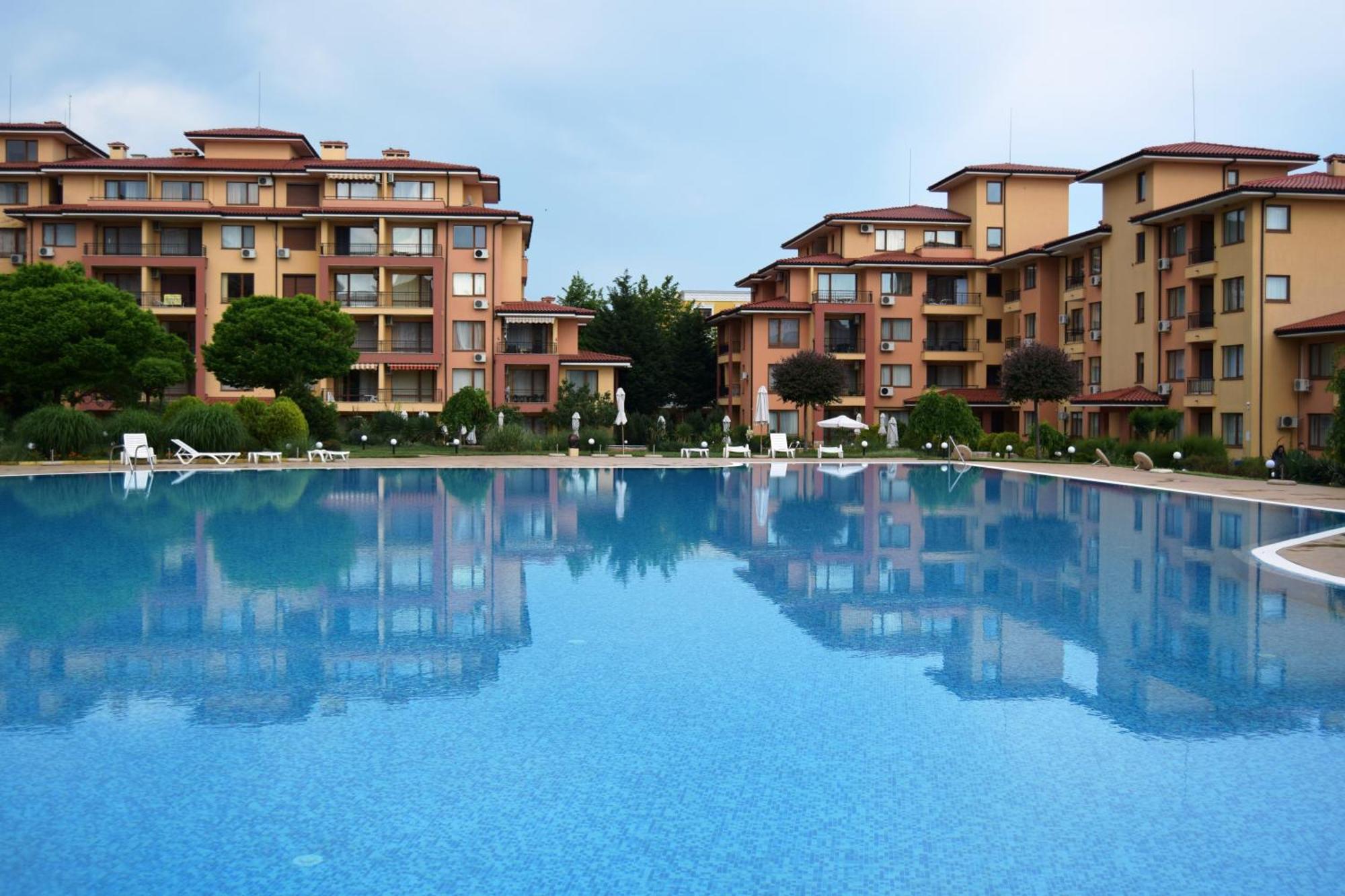 Bright Studio With Parking & Pool Sveti Vlas Exteriör bild